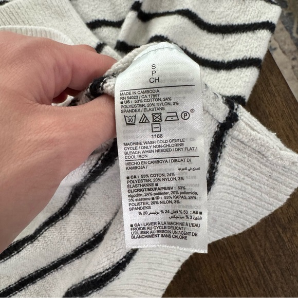 Old‎ Navy Collared Sweater - Picture 5 of 7